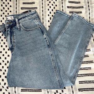 Hollister mom Jean - size 27